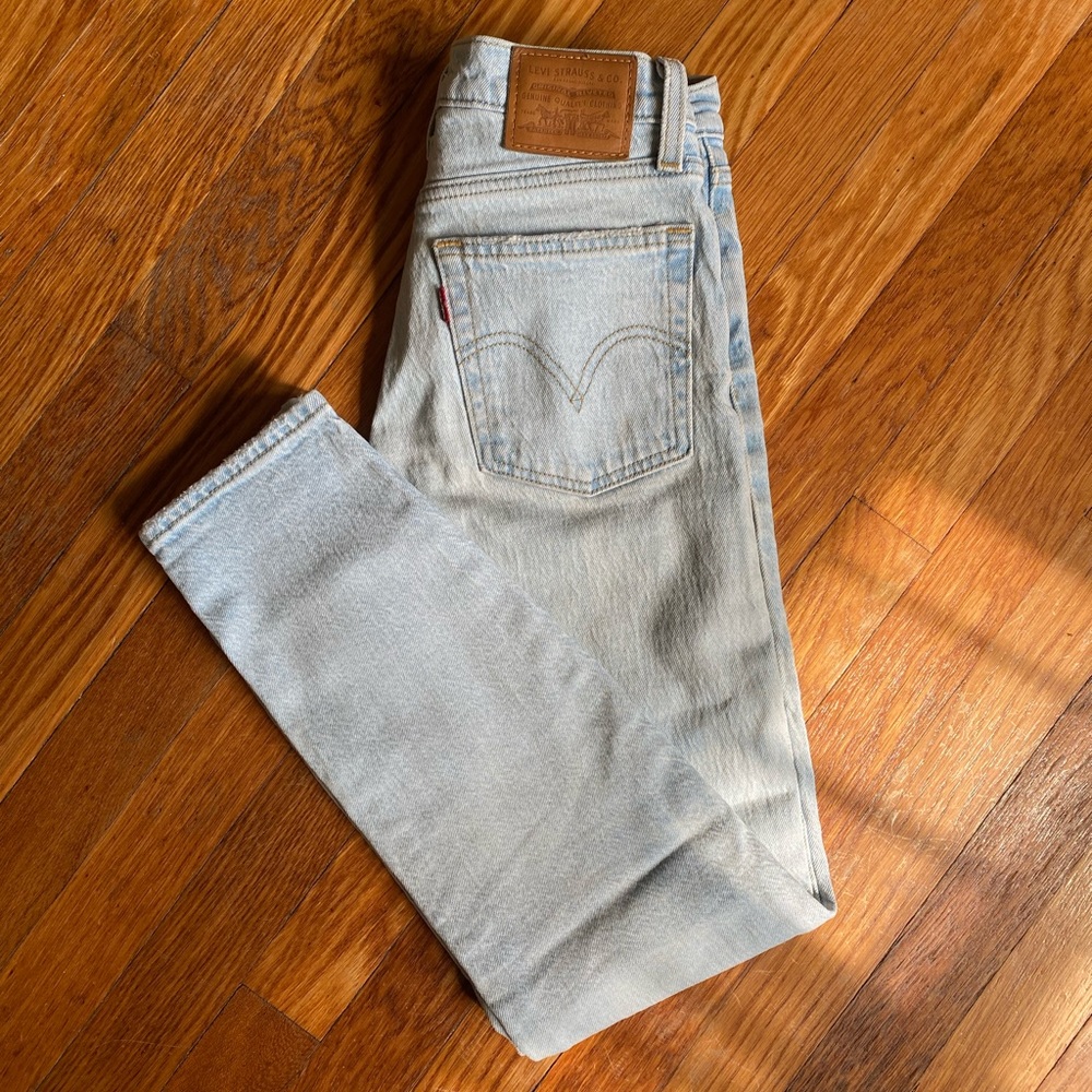 Levi’s Wedgie Jean Size 24